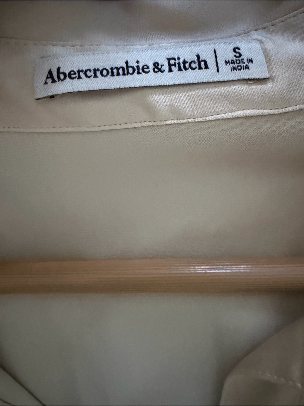 Abercrombie & Fitch — Tokyo, cream satin ruched button-front blouse - Picture 3 of 4